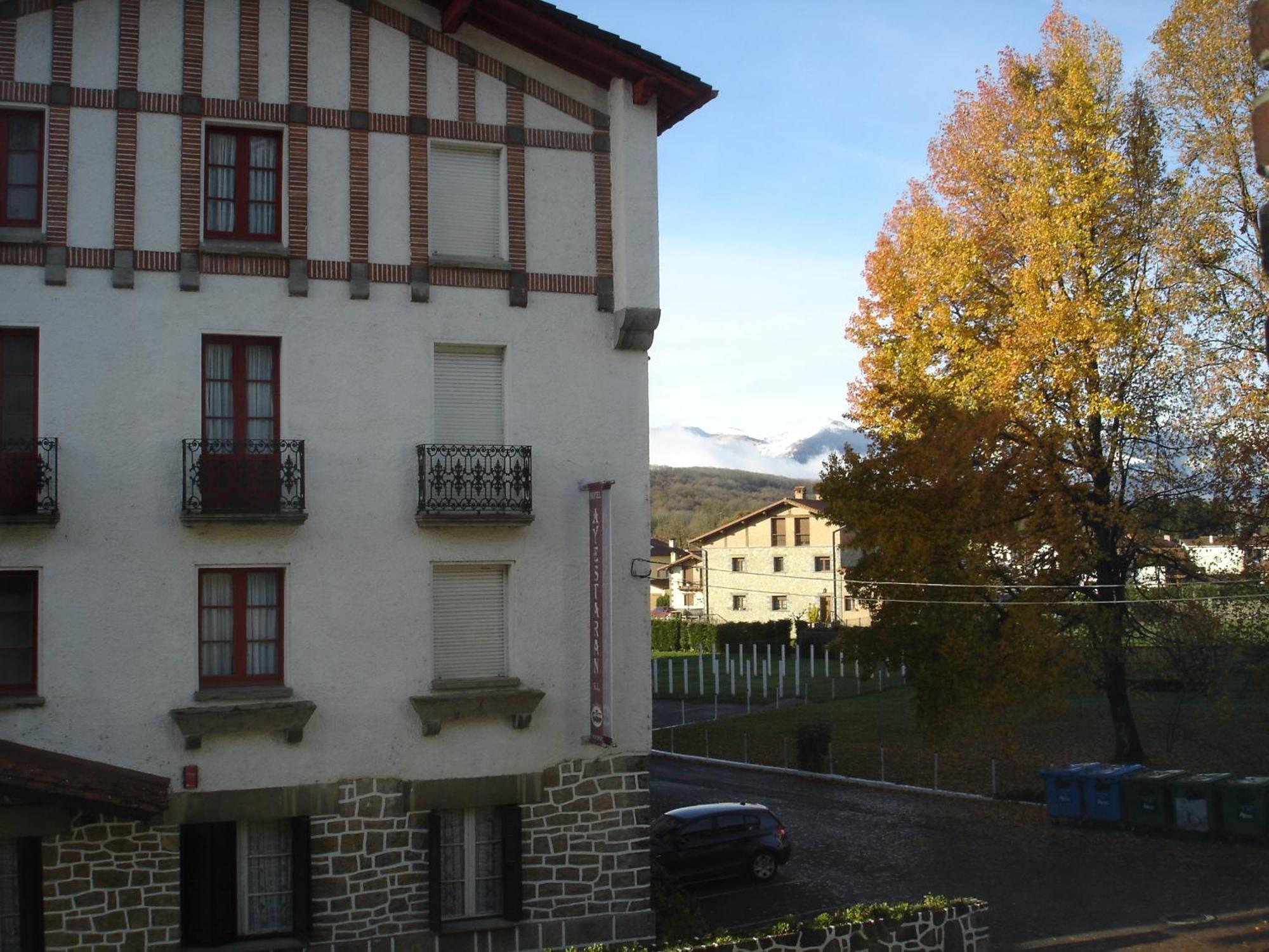 Hostal Ayestaran II Lekunberri Kültér fotó