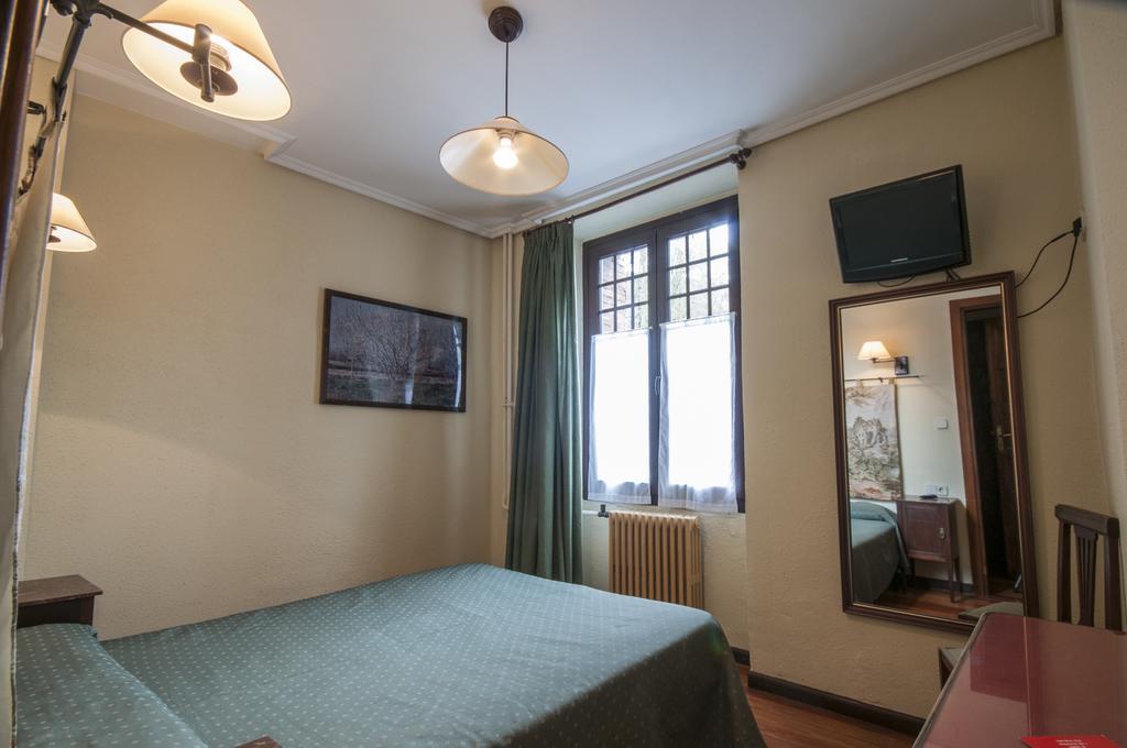 Hostal Ayestaran II Lekunberri Kültér fotó