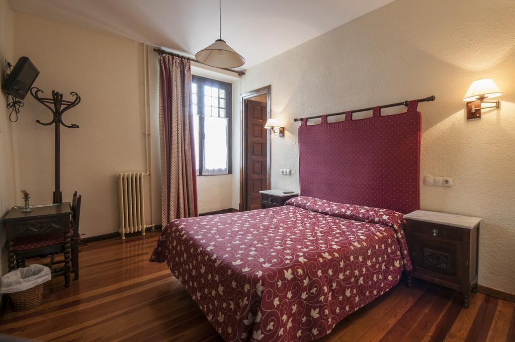 Hostal Ayestaran II Lekunberri Kültér fotó